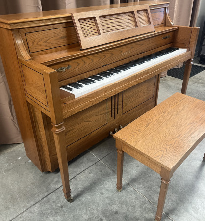 1993 Yamaha M402 console piano